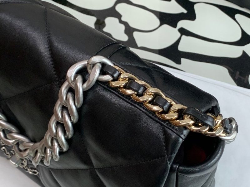 CHL 19 Maxi Handbag Black For Women 14in/36cm - Image 3