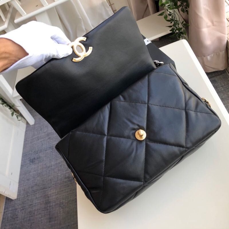 CHL 19 HandBag Black For Women 11.8in/30cm - Image 8