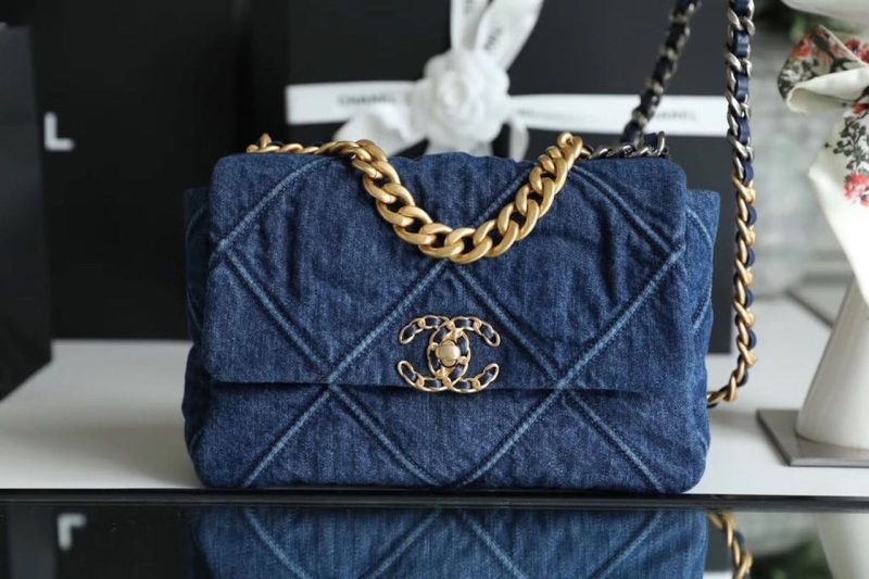 CHL 19 Handbag Denim Blue For Women, Women’s Flap Bag, Shoulder And Crossbody Bags 10.1in/26cm AS1160 B02876 N6832 - Image 2