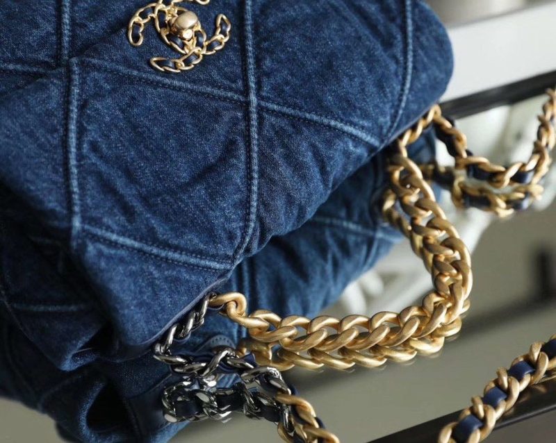 CHL 19 Handbag Denim Blue For Women, Women’s Flap Bag, Shoulder And Crossbody Bags 10.1in/26cm AS1160 B02876 N6832 - Image 4