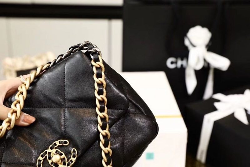 CHL 19 Handbag 26cm Black For Women AS1160 B04852 94305 - Image 3