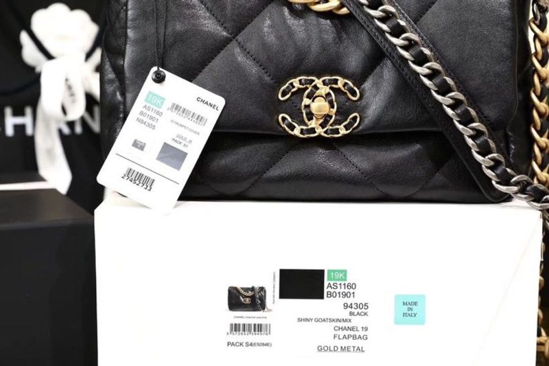 CHL 19 Handbag 26cm Black For Women AS1160 B04852 94305 - Image 4