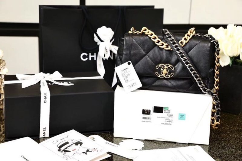 CHL 19 Handbag 26cm Black For Women AS1160 B04852 94305 - Image 5
