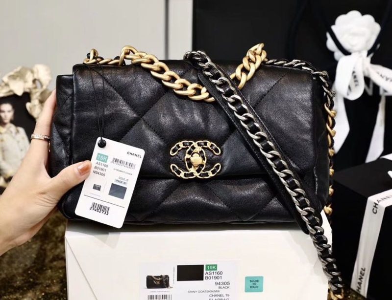 CHL 19 Handbag 26cm Black For Women AS1160 B04852 94305 - Image 10