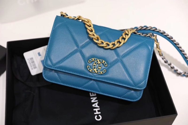 CHL 19 WOC Flap Bag 20cm Goatskin Leather Spring/Summer Act 1 Collection, Blue - Image 2