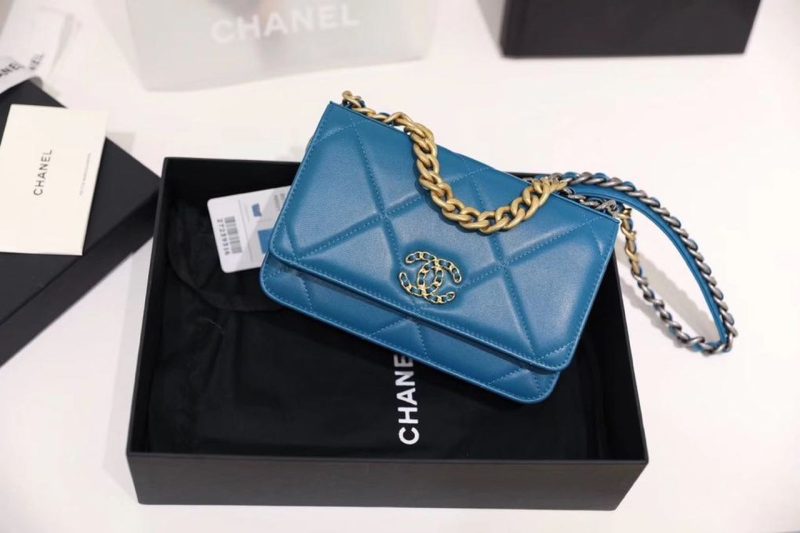 CHL 19 WOC Flap Bag 20cm Goatskin Leather Spring/Summer Act 1 Collection, Blue - Image 3