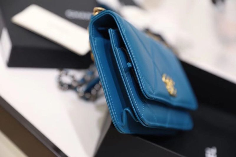 CHL 19 WOC Flap Bag 20cm Goatskin Leather Spring/Summer Act 1 Collection, Blue - Image 5