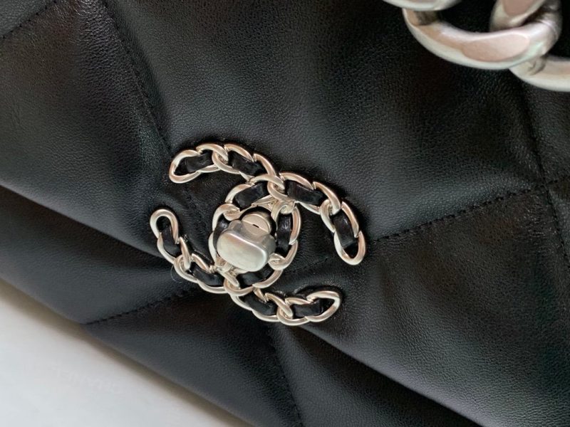 CHL 19 Maxi Handbag Black For Women 14in/36cm - Image 2