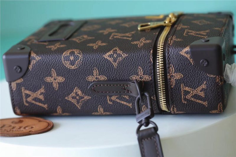 LV Vertical Box Trunk Monogram Canvas For Men, Bags, Shoulder And Crossbody Bags 8.7in/22cm LV M59664 - Image 5