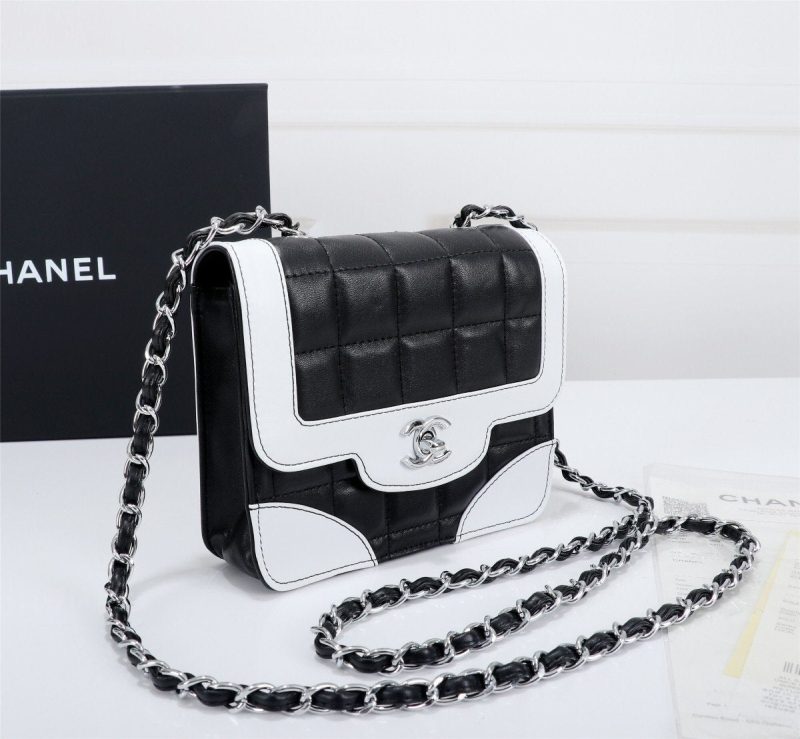 CHL 19 Handbag 7in/18cm Black/White For Women - Image 6