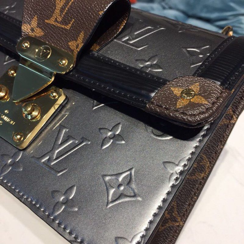 LV Wynwood Chain Bag Monogram Vernis, Epi And Monogram Canvas For Women, WoBags, Shoulder And Crossbody Bags 8.3in/21cm LV M90516 - Image 10