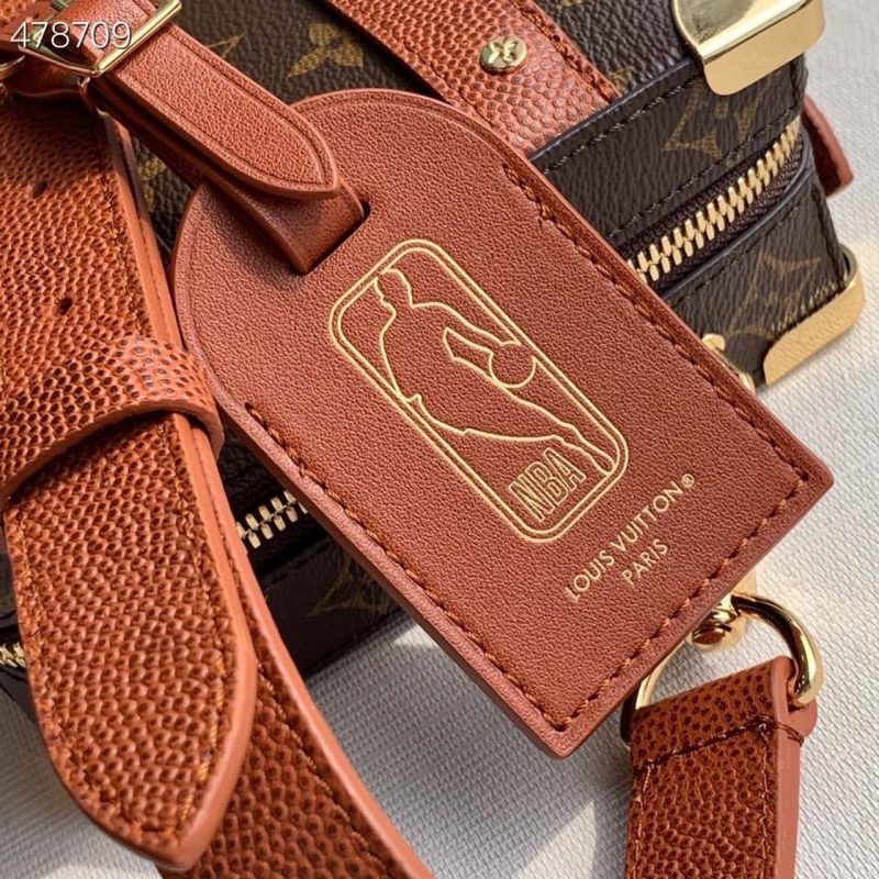 LVxNBA Handle Trunk Monogram Canvas For Men, Bags, Messenger And Crossbody Bags 8.5in/21.5cm LV M45785 - Image 4