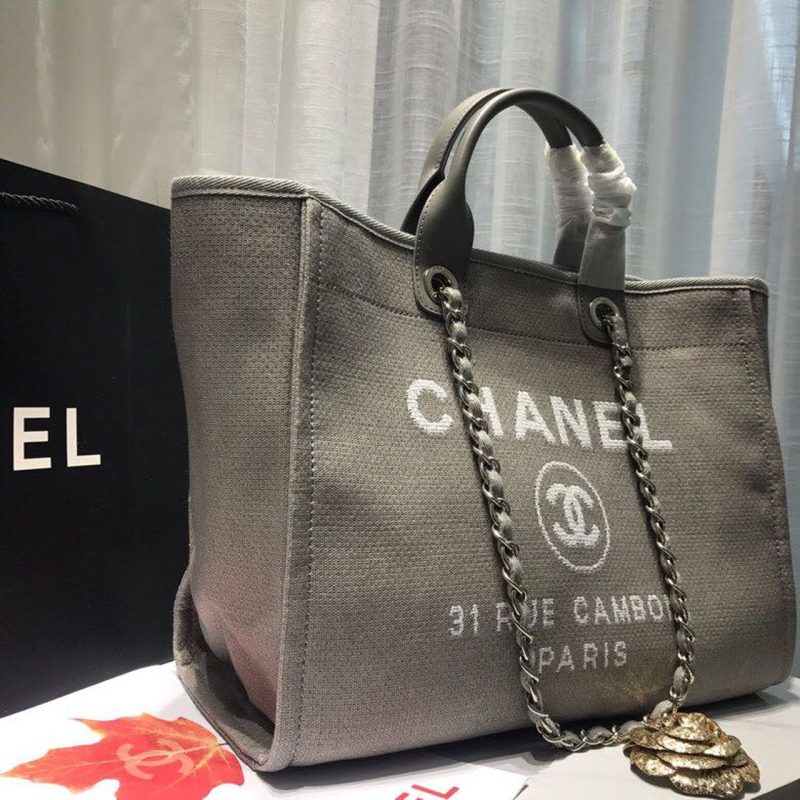 CHL Deauville Tote Tweed Canvas Bag Fall/Winter Collection, Light Grey/White For Women 15in/38cm - Image 8