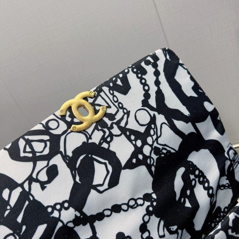 CHL 19 HandBag Printed Canvas Black And White For Women 11.8in/30cm - Image 7
