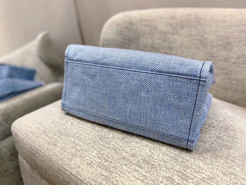 CHL Deauville Tote Tweed Canvas Bag Fall/Winter Collection, Light Blue/White For Women 15in/38cm - Image 5