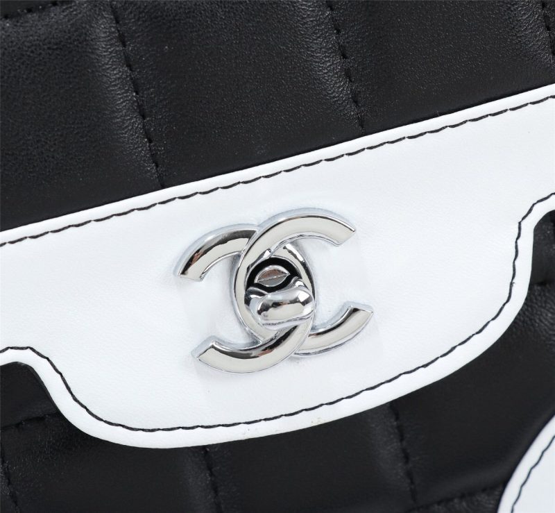 CHL 19 Handbag 7in/18cm Black/White For Women - Image 8